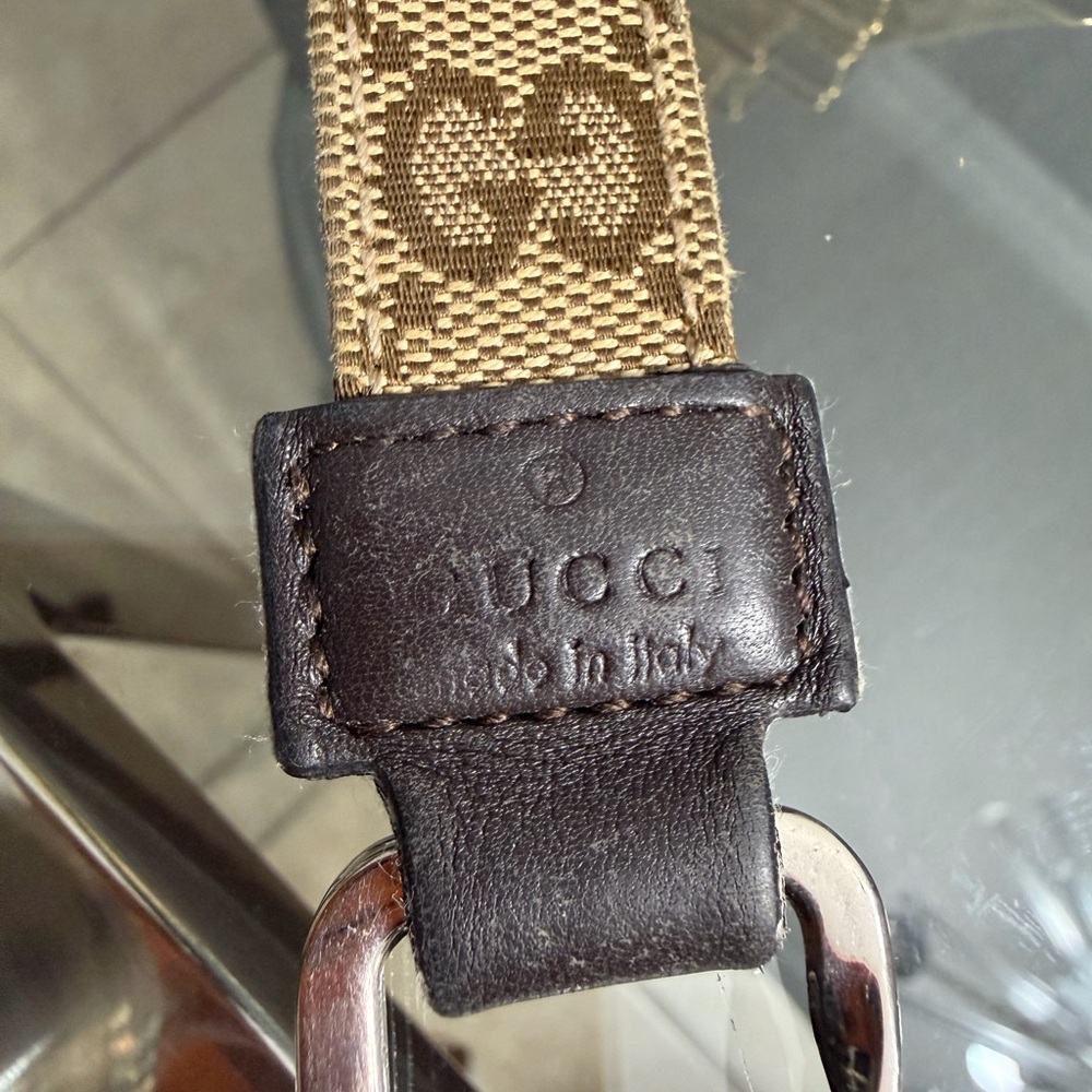 Gucci Signature Keychain - Picture 2 of 3